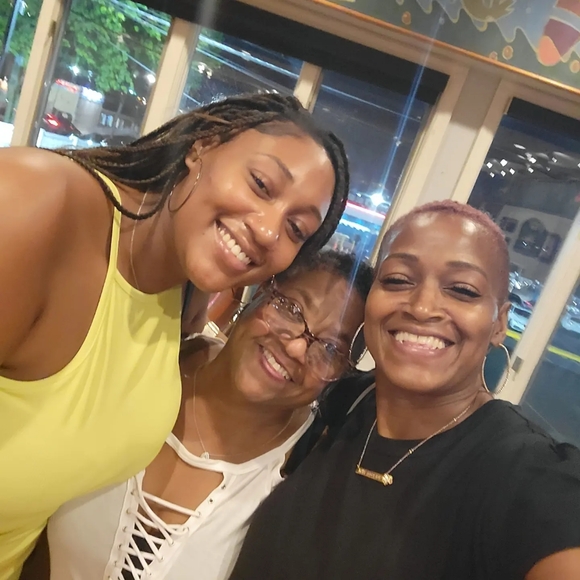 Meet your Posher, Stacey - Picture 4 of 5